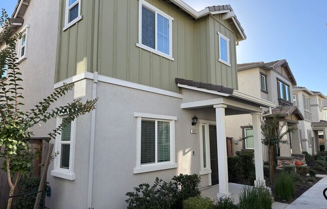 Beautiful 3 bed 2 bath in Roseville!