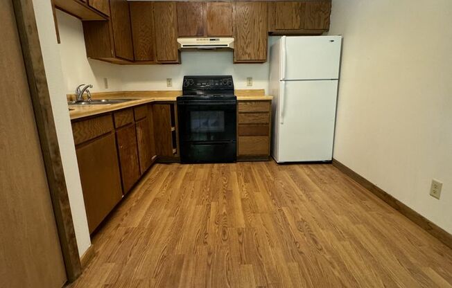 2 beds, 1 bath, $995