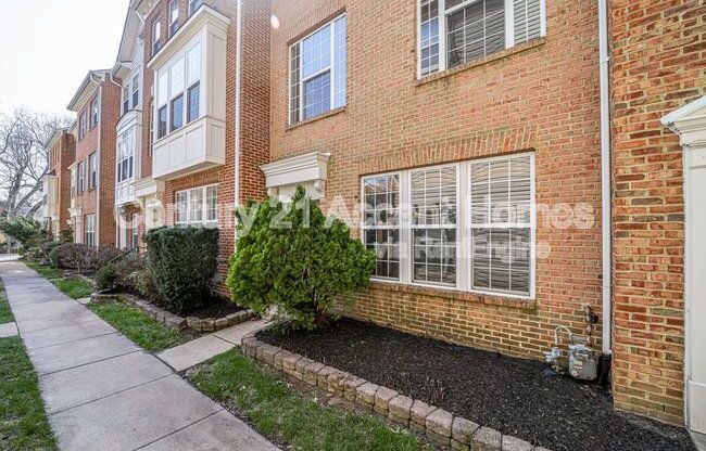 2337 HUNTINGTON STA CT