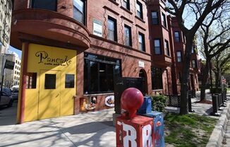 732 W. Grace / 3803-3809 N. Broadway
