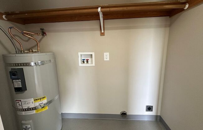 3 beds, 1 bath, 1,040 sqft, $1,525, Unit 66