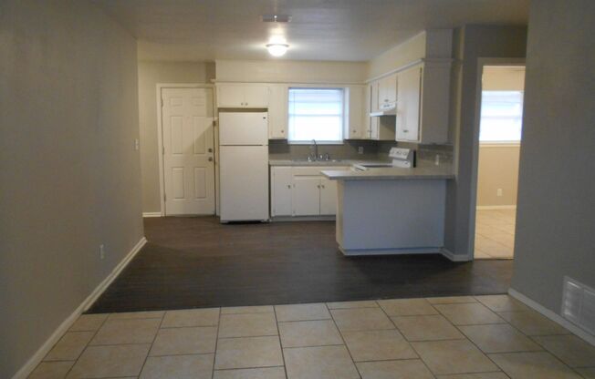 3 beds, 1 bath, 1,050 sqft, $950, Unit A