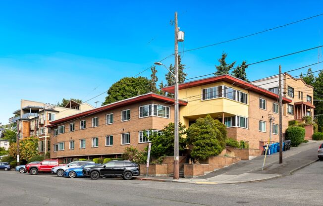 QVUE Queen Vue Court