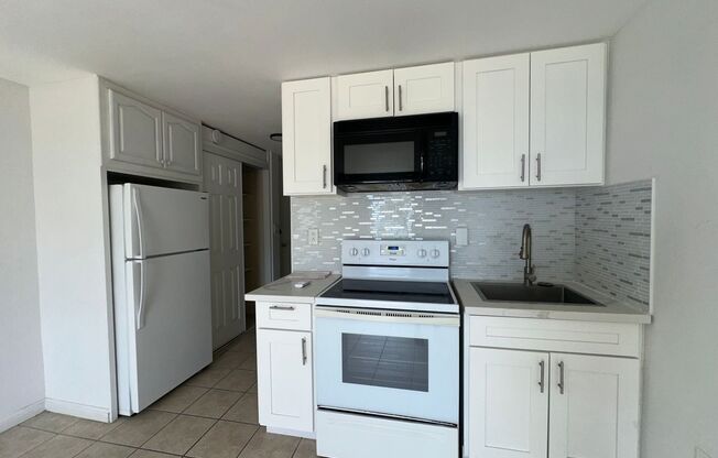 1 bed, 1 bath, $1,600, Unit A443