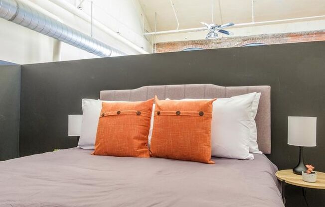 1 bed, 1 bath, 690 sqft, $1,350, Unit 221