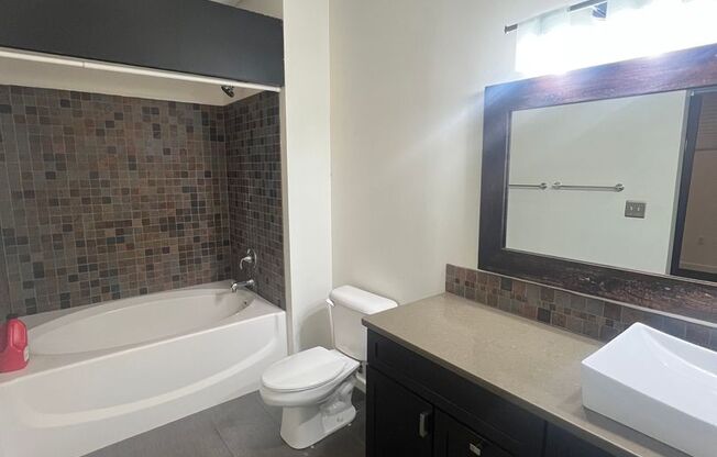 2 beds, 2 baths, $1,350, Unit # 207