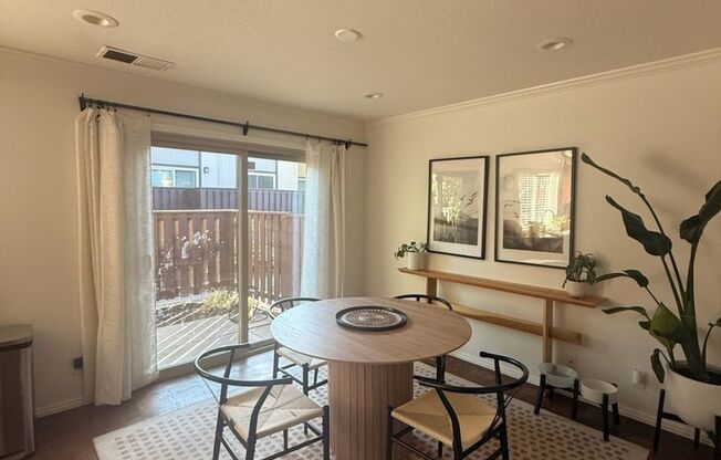 Welcome to this beautiful townhouse located in Walnut Creek-Countrywood 3 bedroom 2.5 Bath