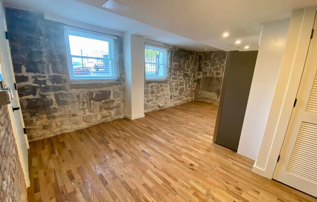 Studio, 1 bath, 336 sqft, $1,199, Unit 001