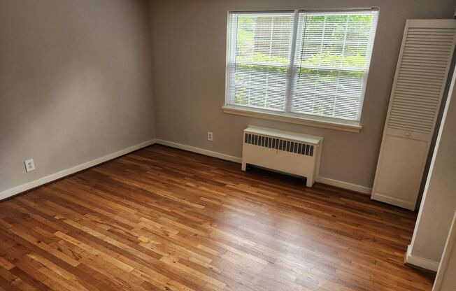 2 beds, 1 bath, 897 sqft, $2,335, Unit E-03