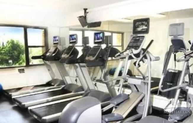 2 beds, 1 bath, 565 sqft, $4,850, Unit 9E