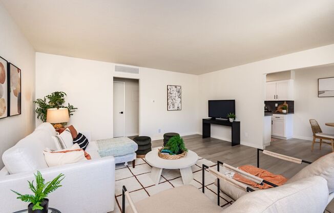 1223 STRATFORD CIR