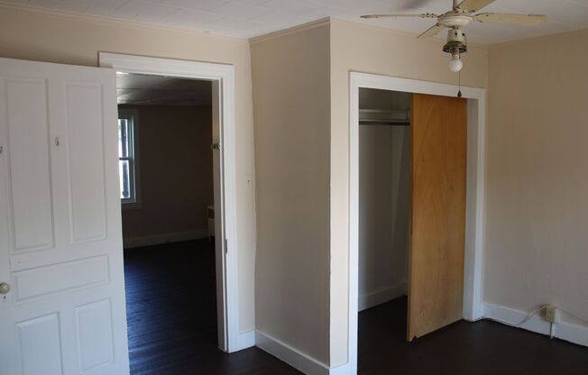 2 beds, 1 bath, $1,195, Unit 2nd Fl