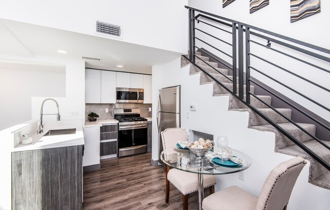 Come home to these New Modern Townhouse in Hollywood!