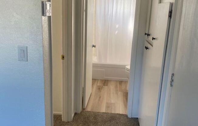 1 bed, 1 bath, $1,800, Unit D