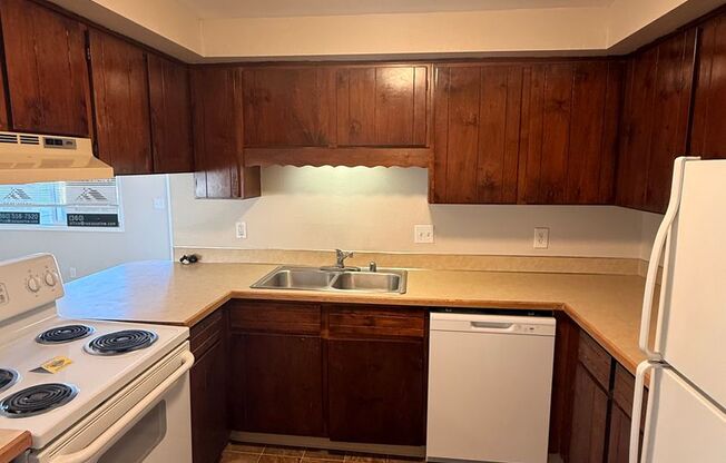 Spacious 1 Bedroom Duplex, Great Location, W/D In Unit, Bright Living Space!!