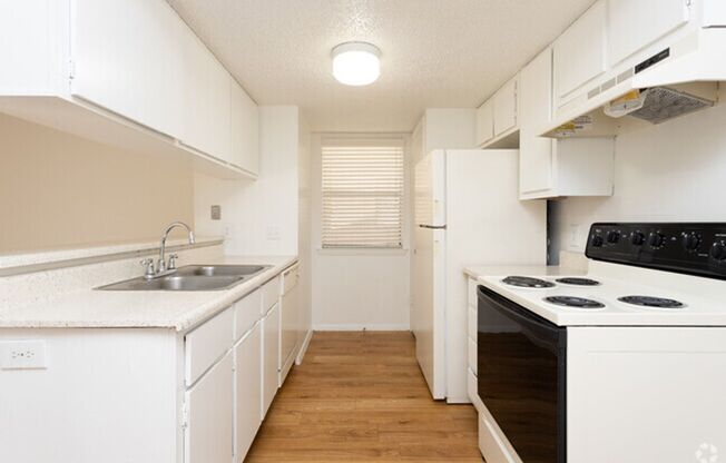 2 beds, 1 bath, 882 sqft, $1,251, Unit 136