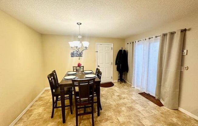 Spacious 3 Bedroom 3 Bathroom Townhome with Loft in Avalon Park