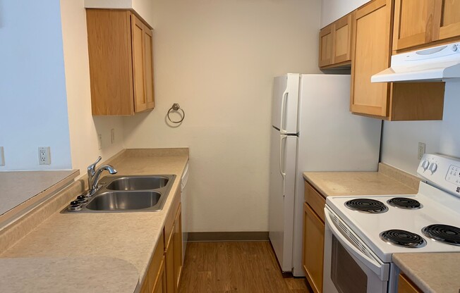3 beds, 1 bath, 900 sqft, $1,695, Unit A103