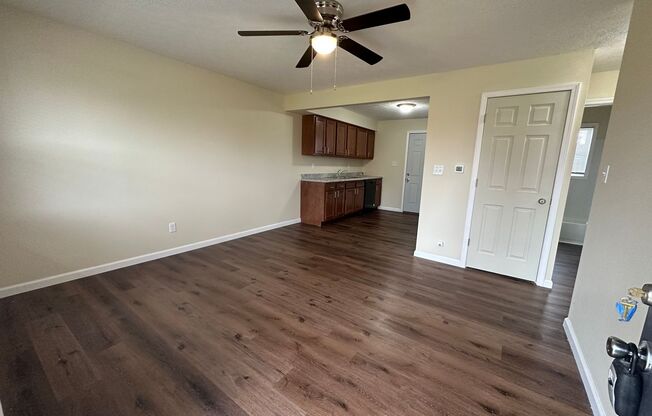 2 beds, 1 bath, 700 sqft, $1,200, Unit 2497