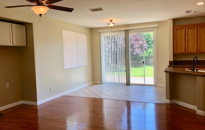 $2,050, $200 MOVE IN BONUS Peach & Jensen, 3 Bedroom - E. Grove Ave, Fresno