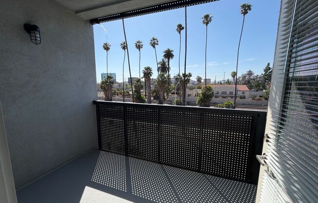 2 beds, 2 baths, 890 sqft, $2,600, Unit 322