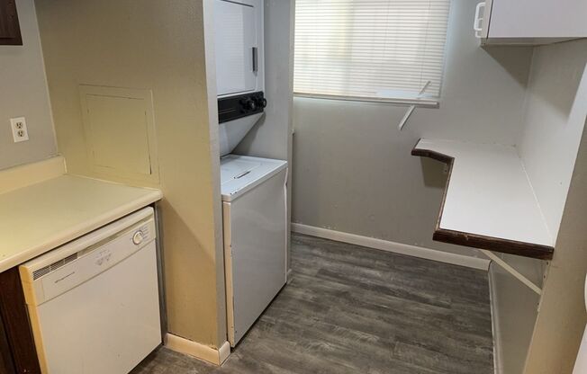 3 beds, 1 bath, $1,175