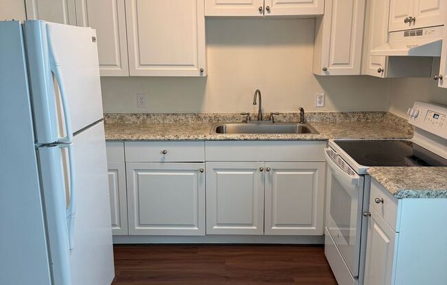 2 beds, 1.5 baths, 809 sqft, $1,345, Unit 22