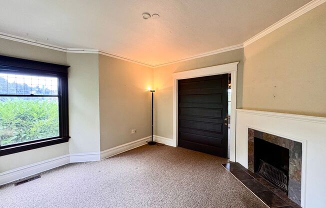 1921 Franklin Pl E