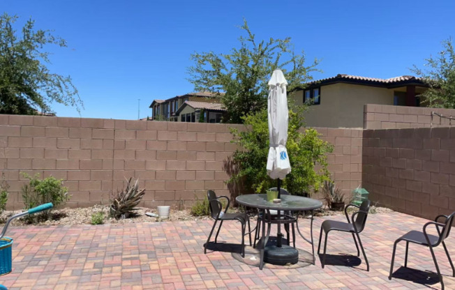 3114 MOLINOS DR