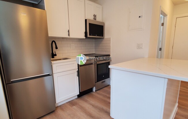 740 E 7 ST