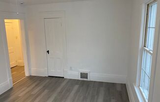 3 beds, 1 bath, 1,350 sqft, $999, Unit Apt B