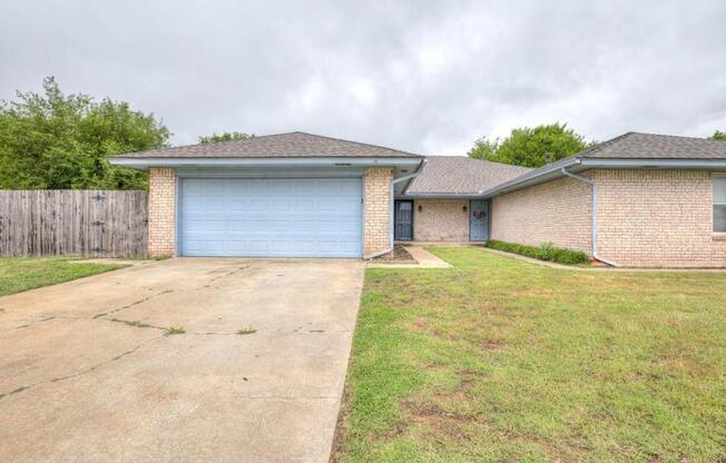 523 N ROBIN WAY