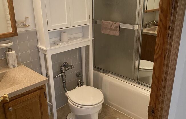 1 bed, 1 bath, 700 sqft, $1,665, Unit 418-0503