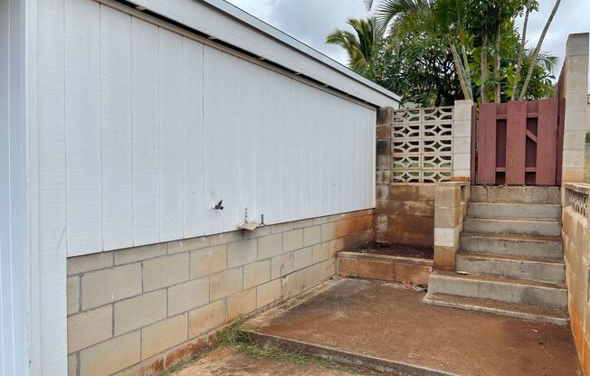 Makakilo - 4 bedroom, 2 bath House w/ large patio - Avail now!