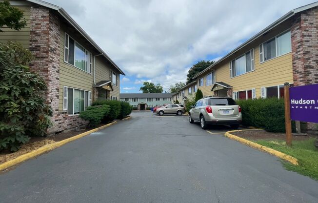 2 beds, 1 bath, 850 sqft, $1,425, Unit 15