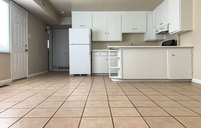 2 beds, 1 bath, 750 sqft, $975, Unit 4