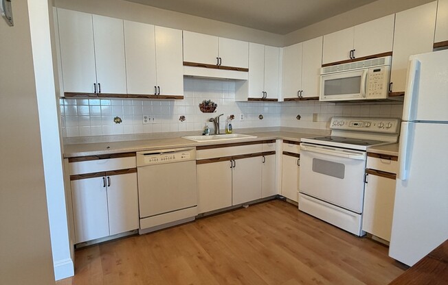2 beds, 2 baths, 1,069 sqft, $2,500, Unit 405