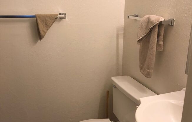 1 bed, 1 bath, 695 sqft, $950, Unit 206