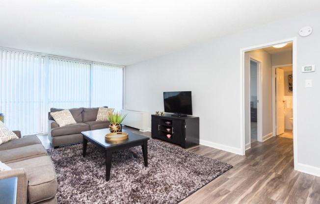 1 bed, 1 bath, 800 sqft, $1,644, Unit C-C1713