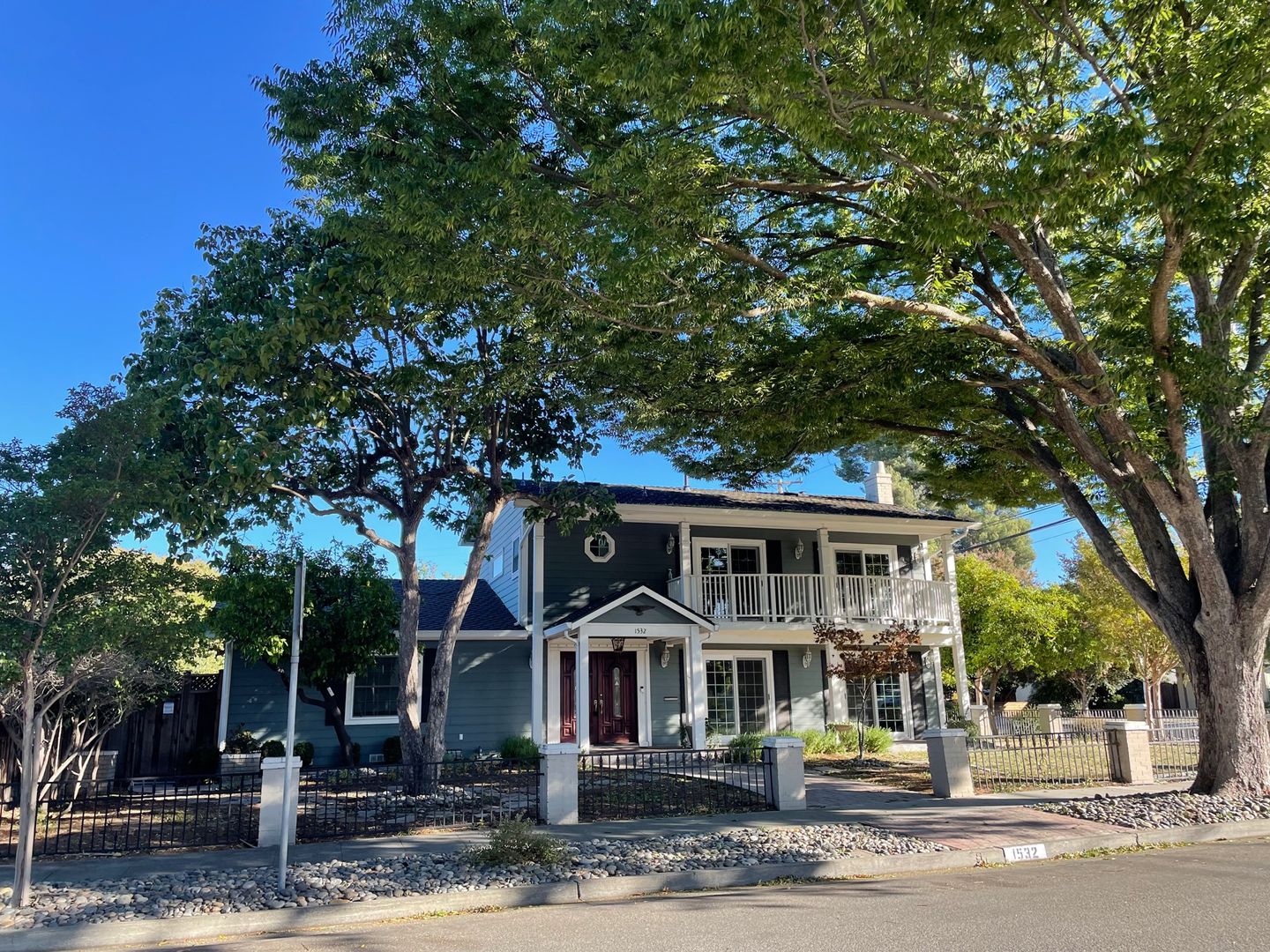 Spacious Custom Willow Glen Home with A/C, landscaping, built in Bar-B-Q