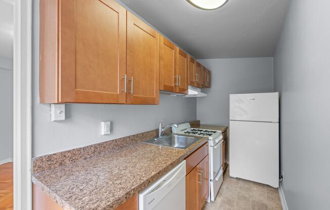2 beds, 1 bath, 930 sqft, $1,490, Unit 105