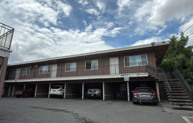 Commuter dream 2 bedroom, 1 bath unit in Monument Corridor