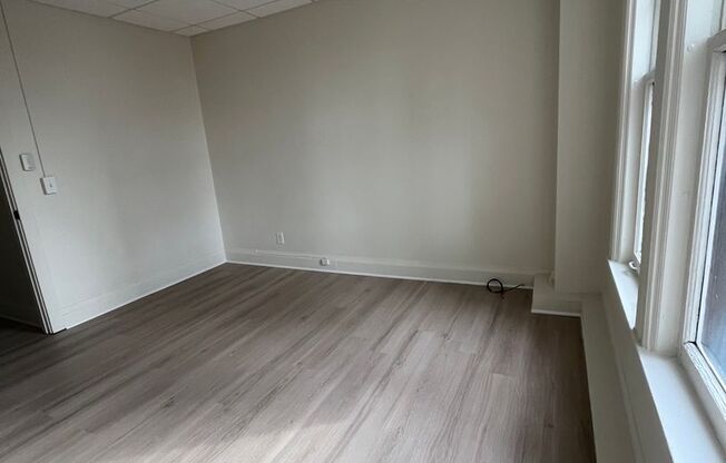 1 bed, 1 bath, 600 sqft, $1,350, Unit 736