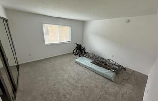 13042 RIVERSIDE DR