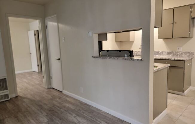 1 bed, 1 bath, 600 sqft, $1,200, Unit B