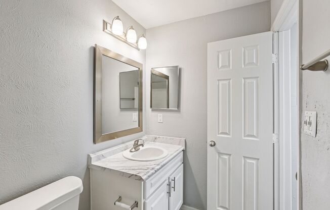 Studio, 1 bath, 450 sqft, $1,056, Unit 807