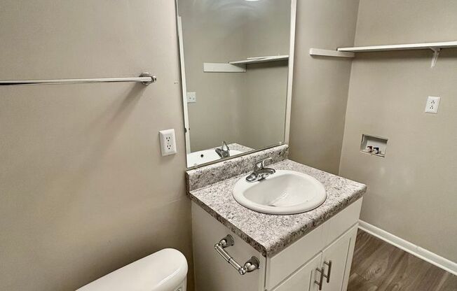 2 beds, 1.5 baths, 815 sqft, $999, Unit 4633