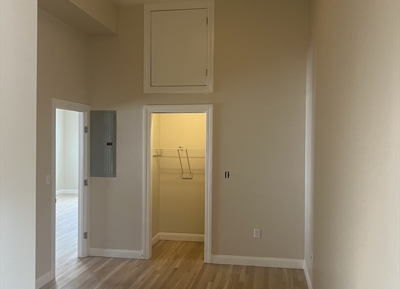 3 beds, 2 baths, 1,600 sqft, $3,400, Unit 2