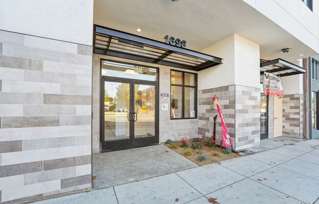 1 bed, 1 bath, 110 sqft, $1,100
