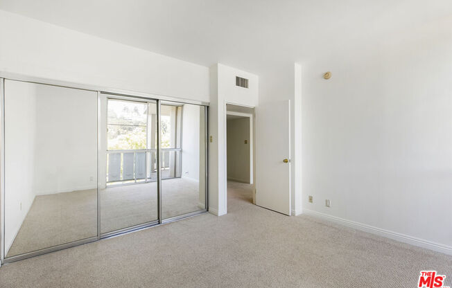 4455 Los Feliz Blvd